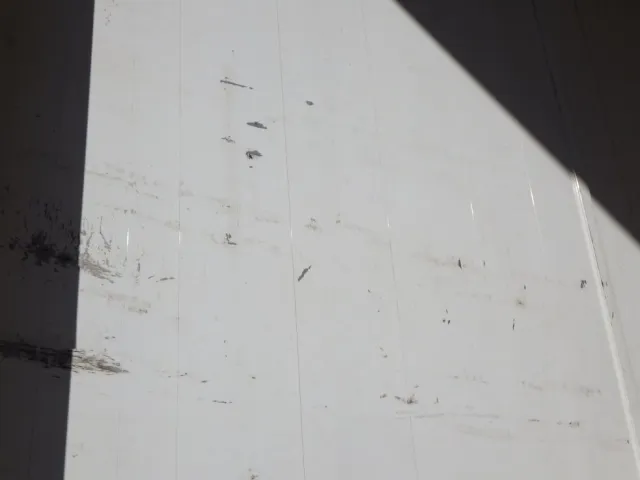 リヤ扉裏側にキズ・ヘコミがあります。|UDトラックス クオン 2PG-CG5CAの写真35