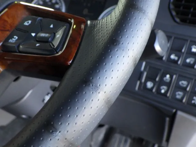 ハンドルにスレがあります。|UDトラックス クオン 2PG-CG5CAの写真38