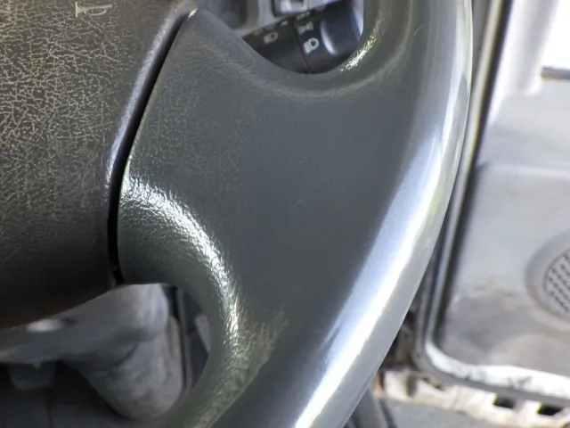 ハンドルにスレがあります。|いすゞ エルフ TKG-NJR85AN(2WD)の写真35