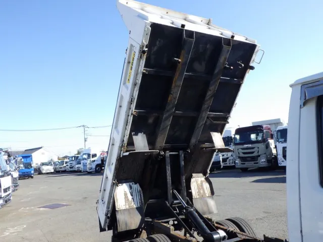 ボディー裏側の状態です。|いすゞ エルフ TKG-NJR85AN(2WD)の写真44