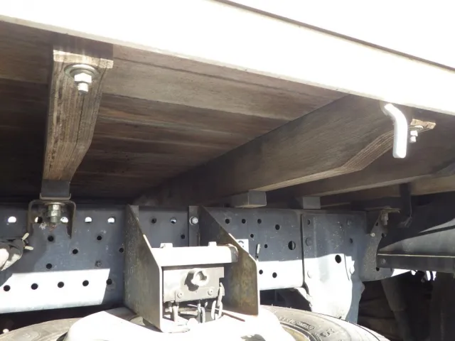 シャーシとネタの状態です。（縦は無・横ネタは木製です）|いすゞ エルフ TKG-NJR85A(2WD)の写真7