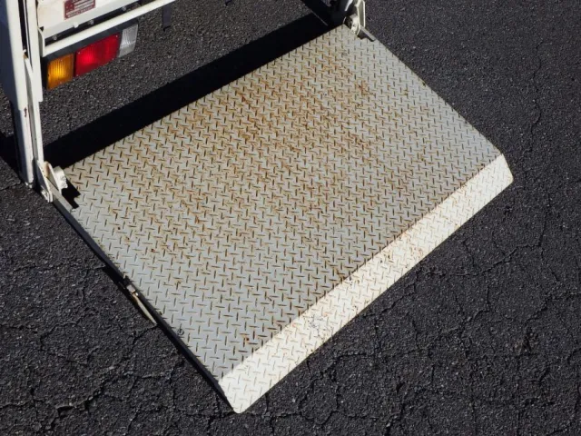 ゲートのステージ状態です。|いすゞ エルフ TKG-NJR85A(2WD)の写真11