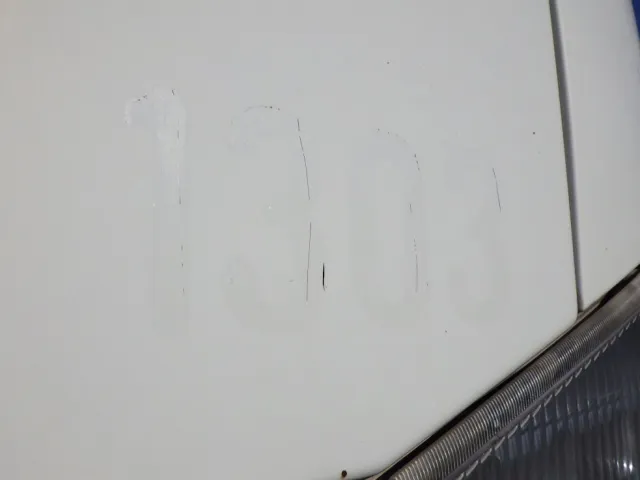 フロントパネルにキズ・ヘコミがあります。|いすゞ エルフ TKG-NJR85A(2WD)の写真23