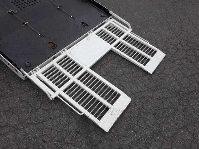 歩み板の状態です。|日野 デュトロ 2RG-XZU722M(2WD)の写真13