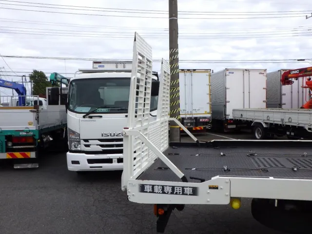 歩み板の格納状態です。|日野 デュトロ 2RG-XZU722M(2WD)の写真14