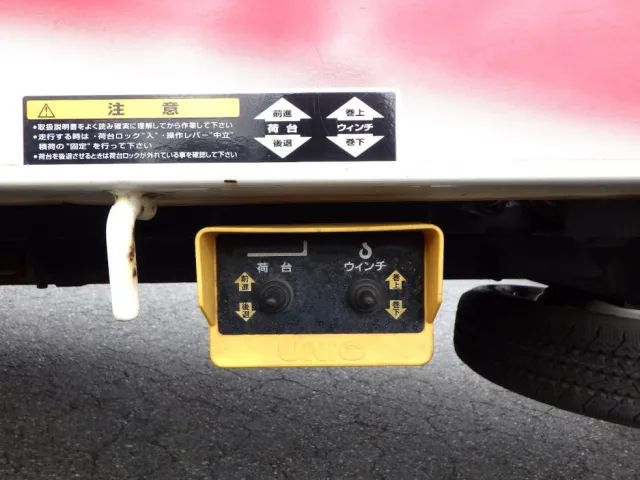 上物の操作スイッチです。|日野 デュトロ 2RG-XZU722M(2WD)の写真15