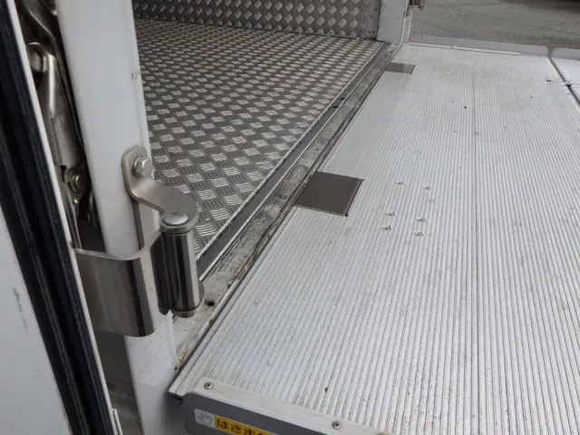 三菱 ファイター 2KG-FK65F(2WD)の写真12