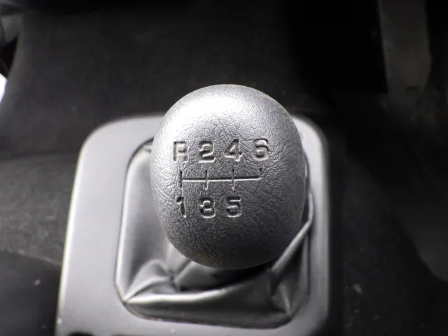 MT6速です。|三菱 ファイター 2KG-FK65F(2WD)の写真22