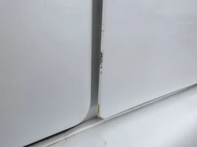 運転席側小ドアにキズがあります。(助手席側にもあります)|三菱 ファイター 2KG-FK65F(2WD)の写真27