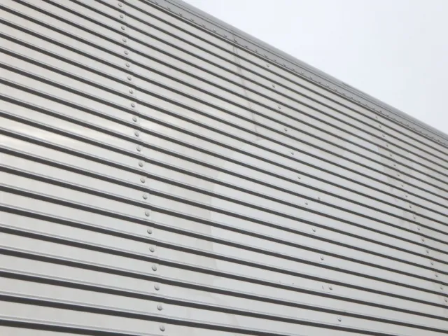 左右のコルゲートに看板跡があります。|三菱 ファイター 2KG-FK65F(2WD)の写真30