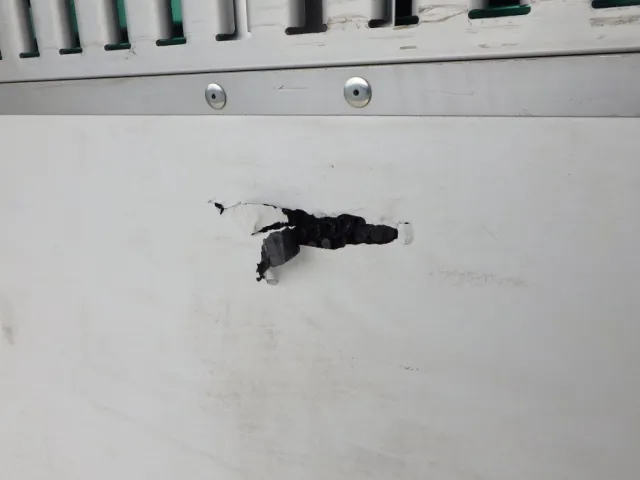 ウイング内側にキズ・破れがあります。|三菱 ファイター 2KG-FK65F(2WD)の写真34