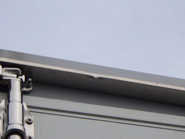 雨どいに軽いヘコミがあります。|三菱 ファイター 2KG-FK65F(2WD)の写真39