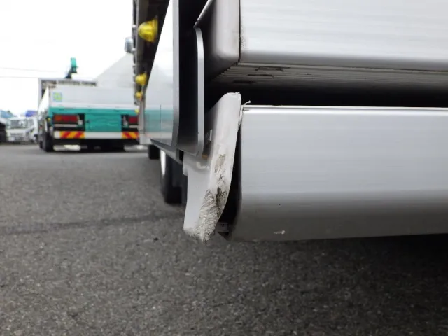 ゲートの助手席側に割れがあります。|三菱 ファイター 2KG-FK65F(2WD)の写真42