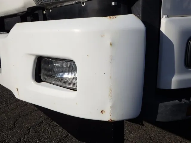 フロントバンパーにキズ・サビ・曲がりがあります。|いすゞ フォワード 2PG-FRR90S1(2WD)の写真19