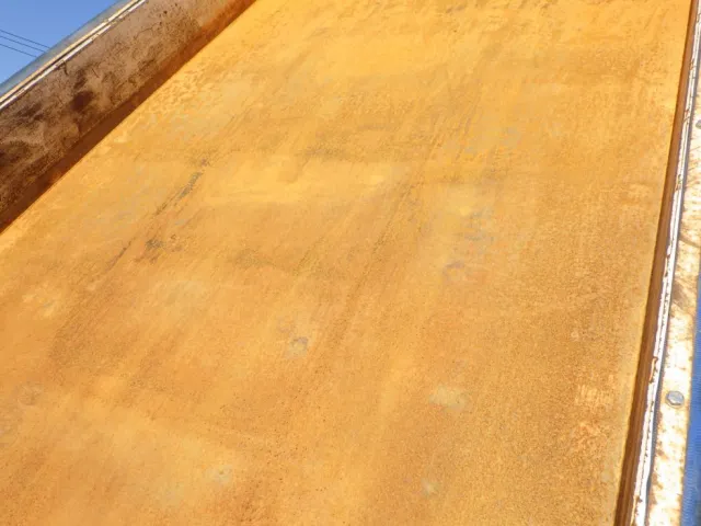 床鉄板にキズ・サビ・ヘコミがあります。|いすゞ フォワード 2PG-FRR90S1(2WD)の写真31