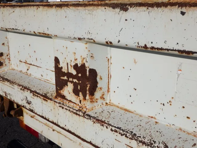 リヤ周りにキズ・サビ・ヘコミがあります。|いすゞ フォワード 2PG-FRR90S1(2WD)の写真32