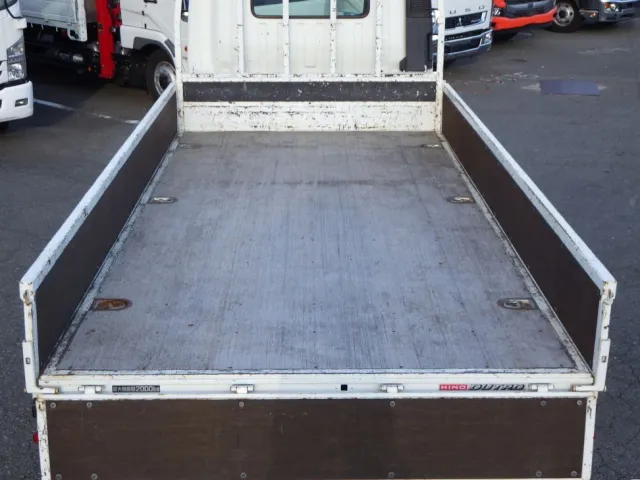 床板の状態です。|日野 デュトロ 2RG-XZU710M(2WD)の写真10