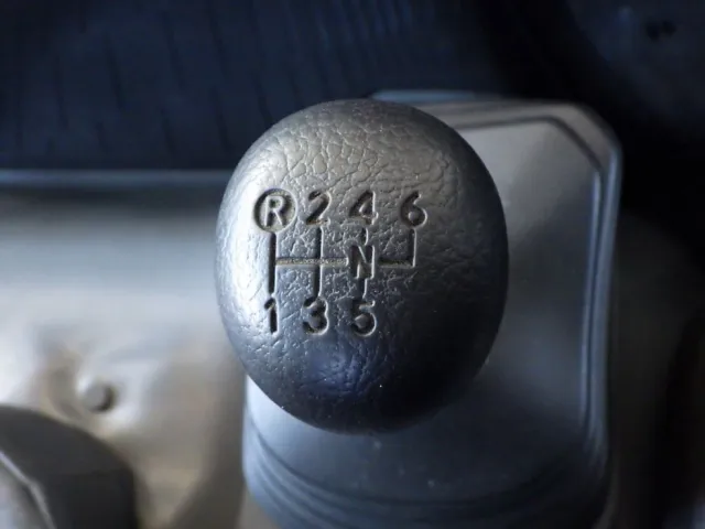 MT6速です。|日野 デュトロ 2RG-XZU710M(2WD)の写真13