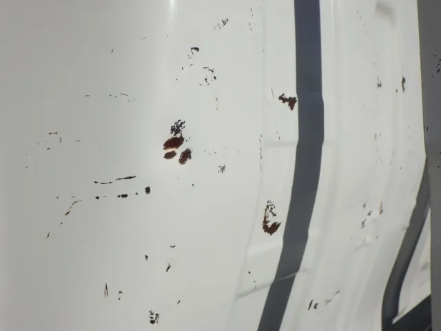 キャブ後方にキズ・サビ・ヘコミがあります。|日野 デュトロ 2RG-XZU710M(2WD)の写真21