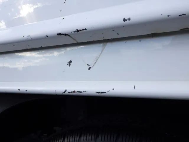 左右のサイドレールにキズがあります。|日野 デュトロ 2RG-XZU710M(2WD)の写真26