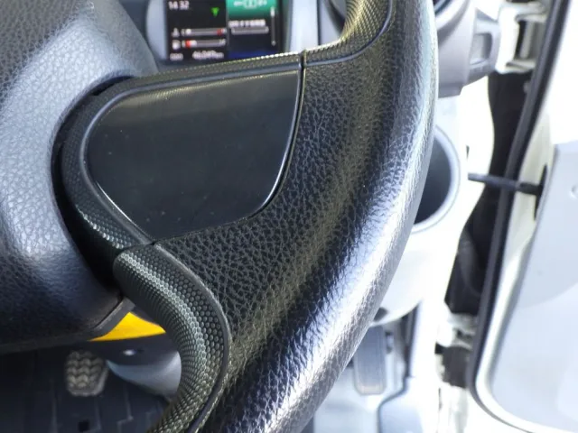 ハンドルにスレがあります。|日野 デュトロ 2RG-XZU710M(2WD)の写真31