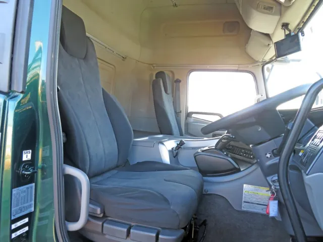 UDトラックス クオン 2PG-CD5CAの写真6