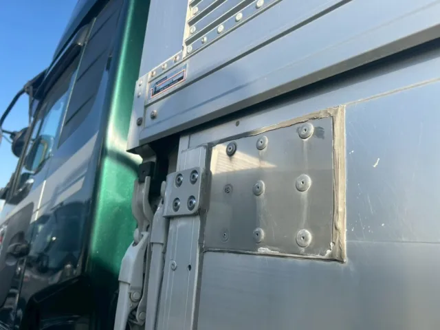 UDトラックス クオン 2PG-CD5CAの写真8