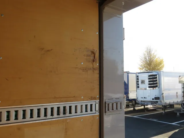 UDトラックス クオン 2PG-CD5CAの写真45