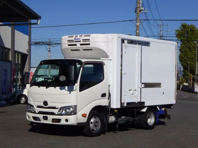日野 デュトロ 2RG-XZC605M(2WD)の写真1
