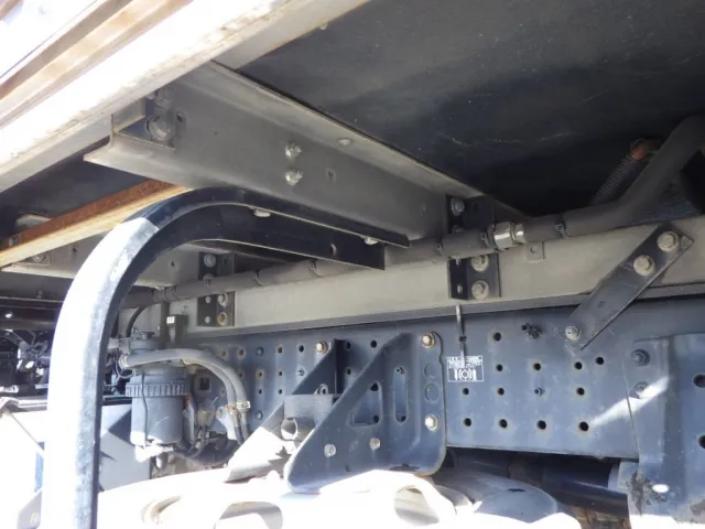 シャーシとネタの状態です。（ネタは鉄製です）|日野 デュトロ 2RG-XZC605M(2WD)の写真7