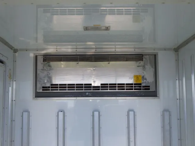 冷凍機の吹き出し口の状態です。|日野 デュトロ 2RG-XZC605M(2WD)の写真12