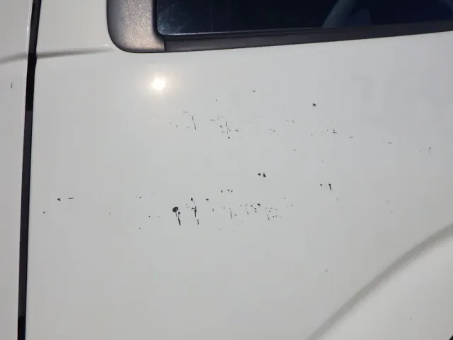 運転席側ドアにキズがあります。（助手席側にもあります）|日野 デュトロ 2RG-XZC605M(2WD)の写真28