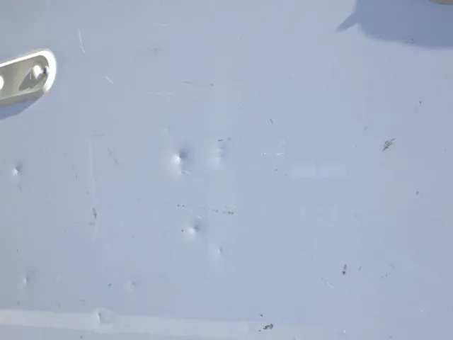 リヤ扉裏側にキズ・ヘコミがあります。|日野 デュトロ 2RG-XZC605M(2WD)の写真39