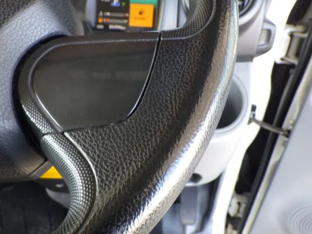 ハンドルにスレがあります。|日野 デュトロ 2RG-XZC605M(2WD)の写真44
