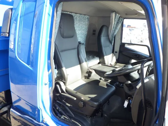 乗車定員は2名です。|三菱 ファイター 2KG-FK62FZの写真6