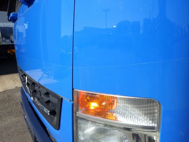 キャブにライン消し塗装がしてあります。|三菱 ファイター 2KG-FK62FZの写真23