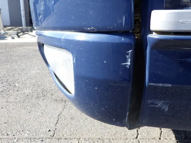 フロントバンパーの助手席側にキズがあります。|三菱 ファイター 2KG-FK62FZの写真25