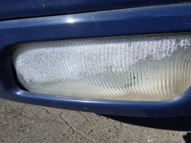 助手席側フォグランプに水の混入があります。|三菱 ファイター 2KG-FK62FZの写真26