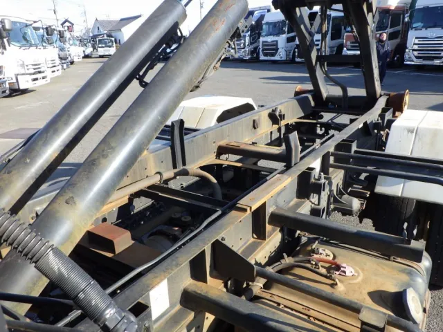 いすゞ フォワード TKG-FRR90S2(2WD)の写真7