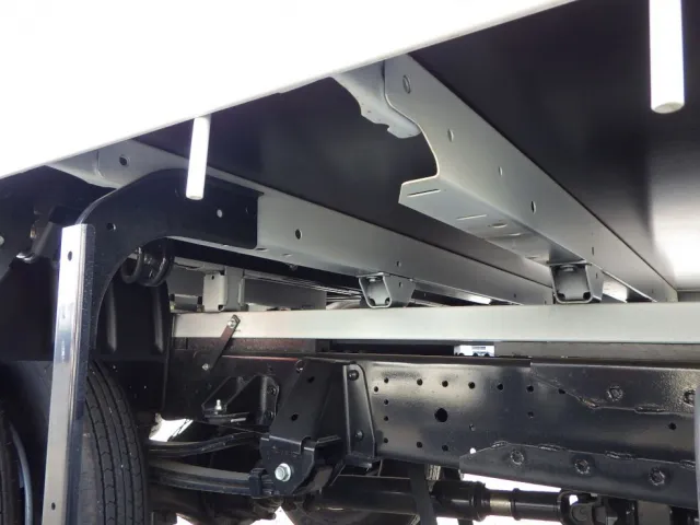 シャーシとネタの状態です。(縦は無・横ネタは鉄製です)|日野 デュトロ 2KG-XZU712M(2WD)の写真7