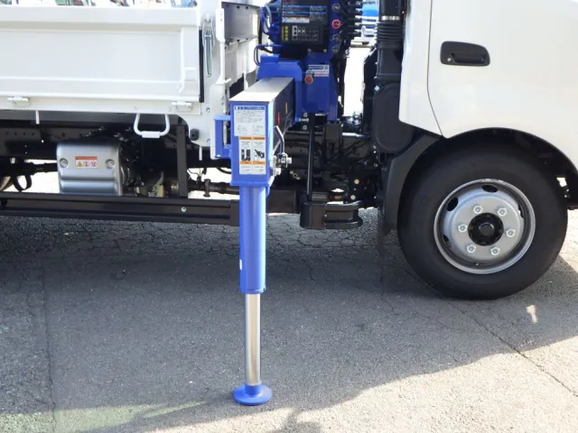 アウトリガーは差し違い式です。|日野 デュトロ 2KG-XZU712M(2WD)の写真11