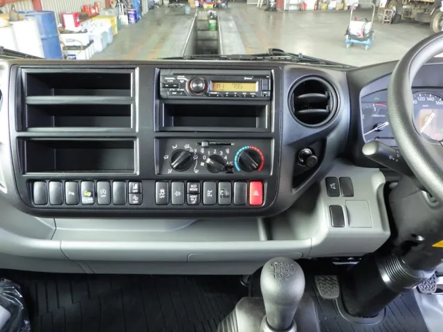 パネル周りの状態です。|日野 デュトロ 2KG-XZU712M(2WD)の写真19