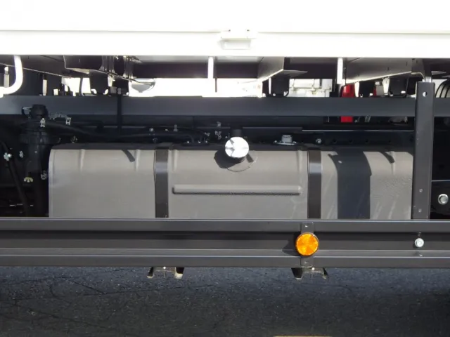 燃料タンクは100Lです。|日野 デュトロ 2KG-XZU712M(2WD)の写真22