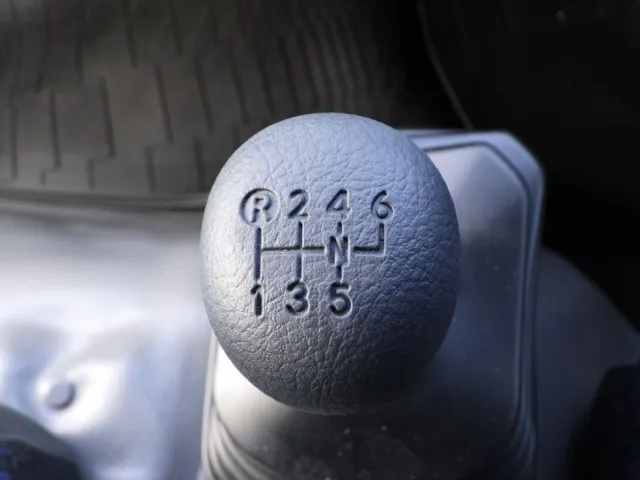 MT6速です。|日野 デュトロ 2KG-XZU712M(2WD)の写真24