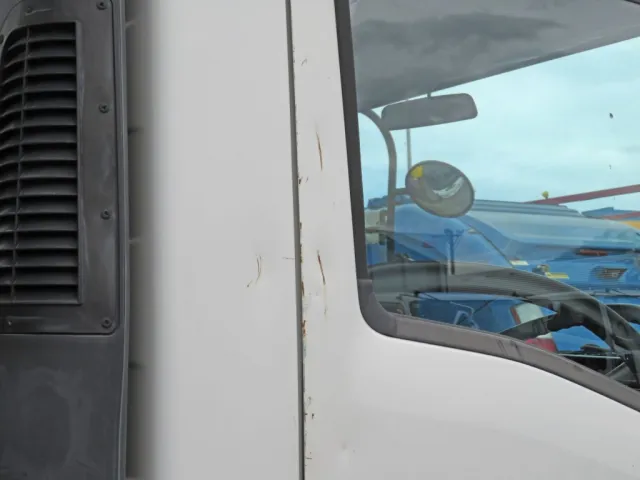 いすゞ フォワード 2RG-FRR90S2(2WD)の写真32