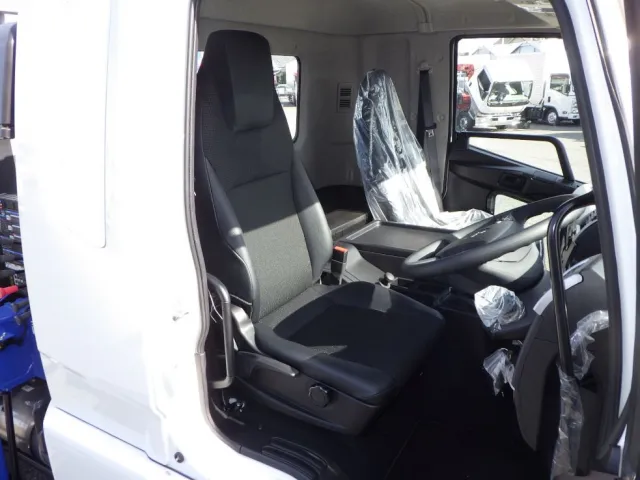 乗車定員は2名です。|三菱 ファイター 2KG-FK62F(2WD)の写真6