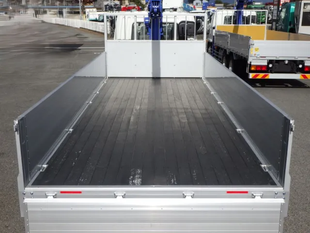 床板の状態です。|三菱 ファイター 2KG-FK62F(2WD)の写真10