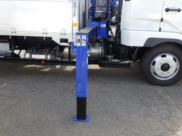 アウトリガーは差し違い式です。|三菱 ファイター 2KG-FK62F(2WD)の写真11