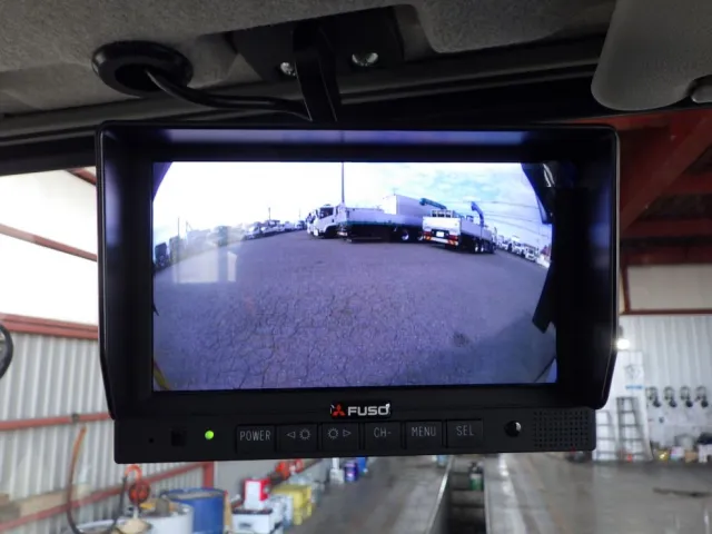 液晶バックモニター付きです。|三菱 ファイター 2KG-FK62F(2WD)の写真21