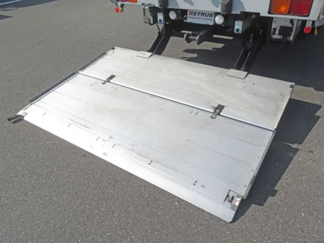 いすゞ フォワード 2RG-FRR90T2(2WD)の写真11